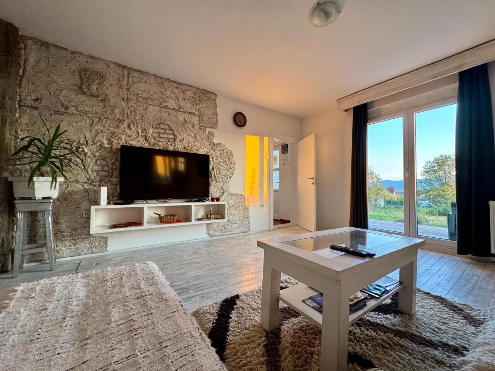 Ferienwohnung Mala Oaza Čačak Exterior foto