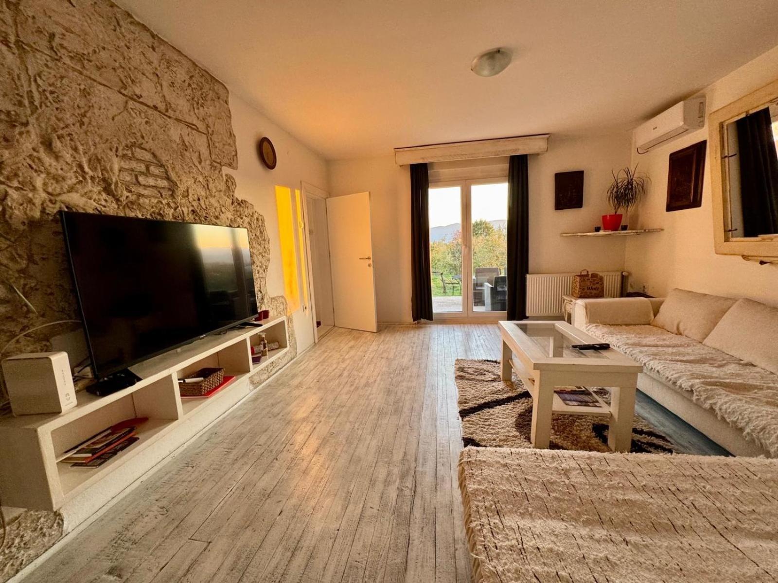 Ferienwohnung Mala Oaza Čačak Exterior foto